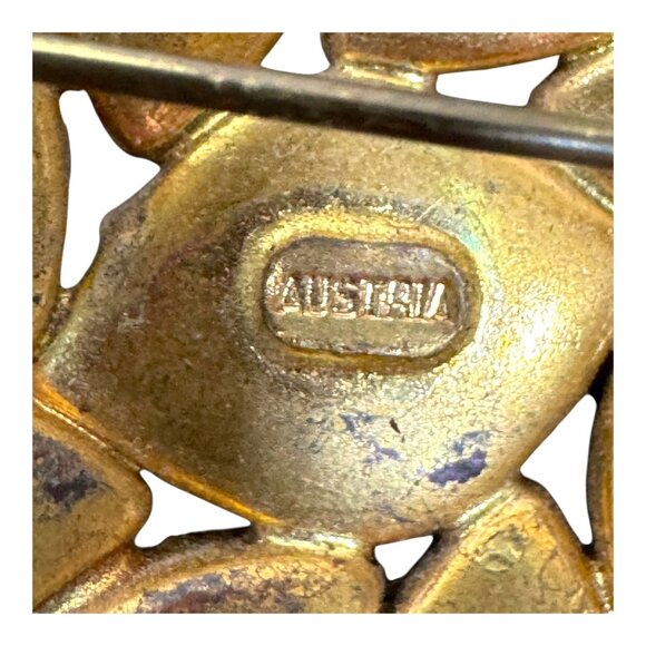 Vintage Austrian Crystal Emerald Green Rhinestone Leaf Cluster Brooch Statement - Picture 3 of 5